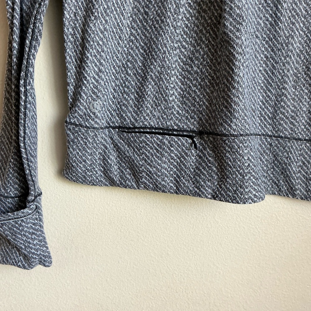 Lululemon Athletica Gray Patterned Top Herringbon… - image 3